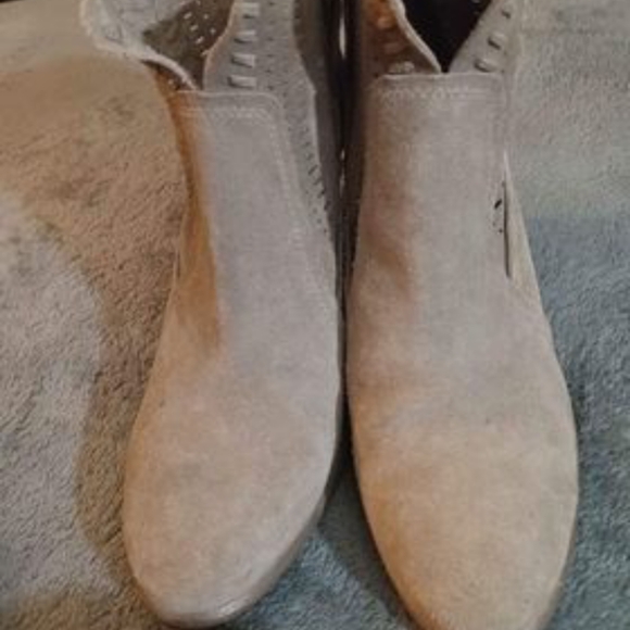 Vince Camuto Women's Fenyia Ankle - Picture 3 of 3